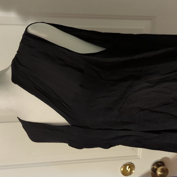 Banana Republic Large black sleeveless tank shell SILK gorgeous lightweight - Picture 2 of 10